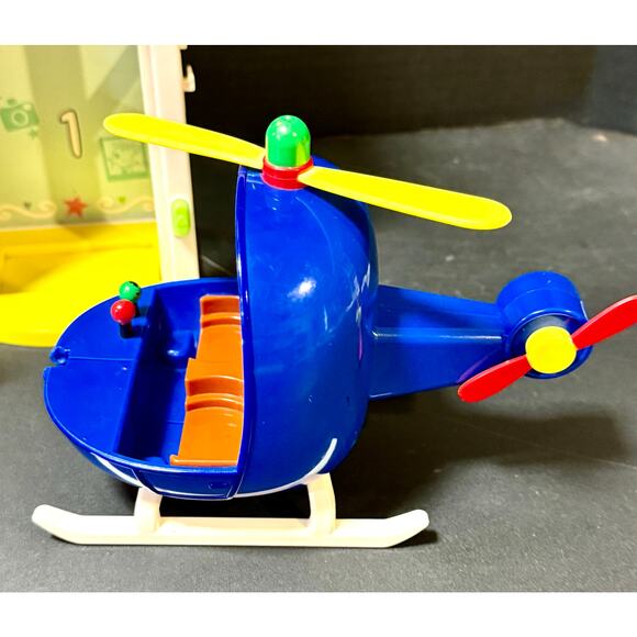 Peppa’s Shopping Mall 3 Figures Playset & helicopter elevator works! - Picture 10 of 10